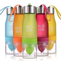 Promotional 650ml beverage juice fruit infuser lemon plastic water bottle with lid